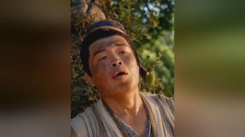 荒年全村啃树皮我带全家咔咔炫肉,一家人的生存智慧与坚韧